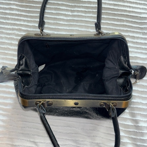 CHENSON Black Croc Pattern Faux Leather Doctor‎ Satchel Purse Bag Brass Trim - Picture 9 of 16